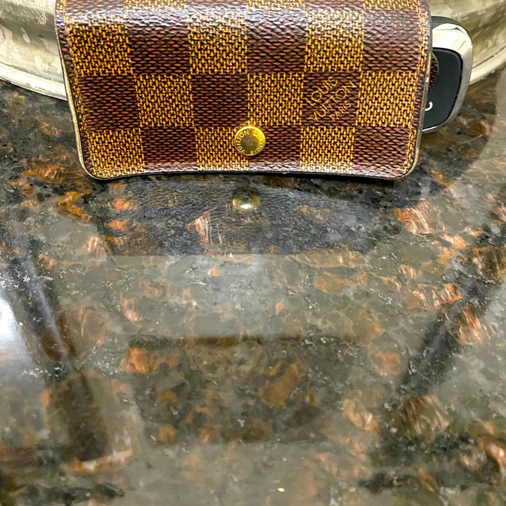 Louis Vuitton key pouch - Picture 1 of 5